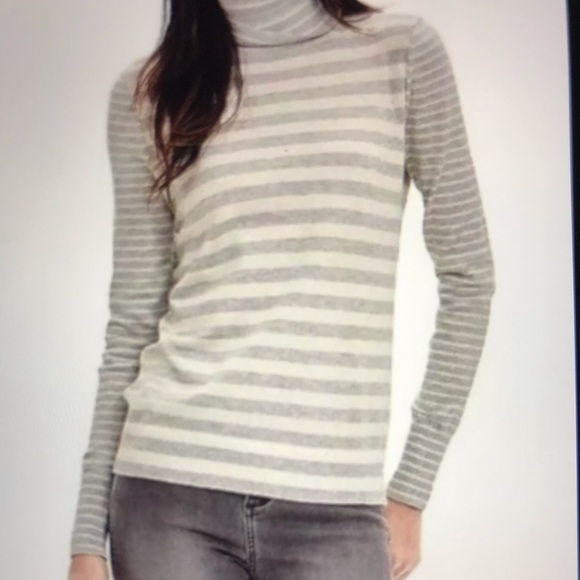 Banana Republic Sweaters - Banana Republic turtleneck sweater